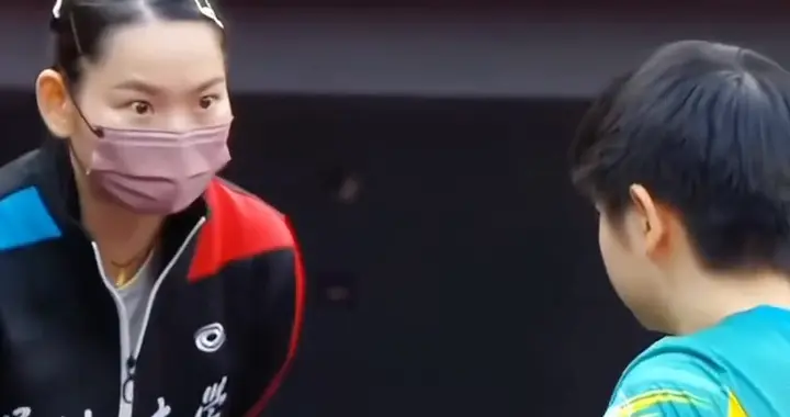 为了把莎莎培养成淑女，佳佳操碎了心🤭