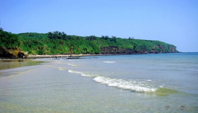 涠州岛滴水丹屏：岩石与水滴的奇妙交融