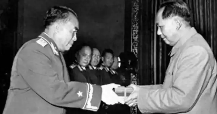 十大元帅中，为何毛主席只称三人为老总？其他人毛主席如何称呼？
