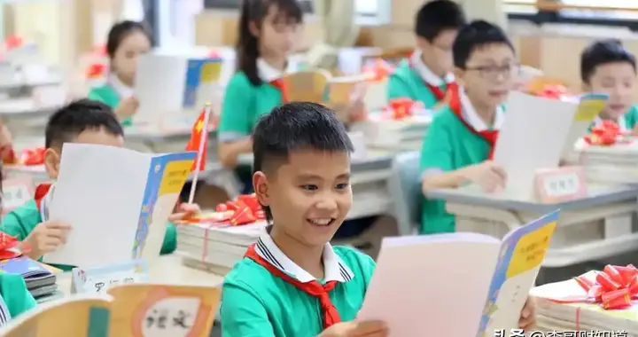 多地中小学取消统一早读、推迟到校时间是落实"健康第一"教育理念