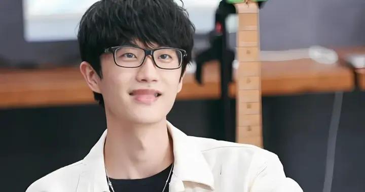 许嵩官宣结婚后，三天涨粉超十万，他为何与众不同？