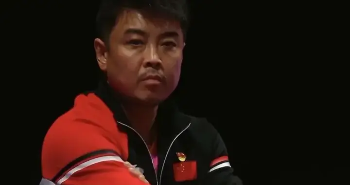 王皓脸黑、胡子拉碴、还训人，只因肩上的担子很重