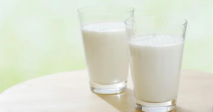 医生发现：老年人若经常喝牛奶，用不了3月，身体或有这几种改善