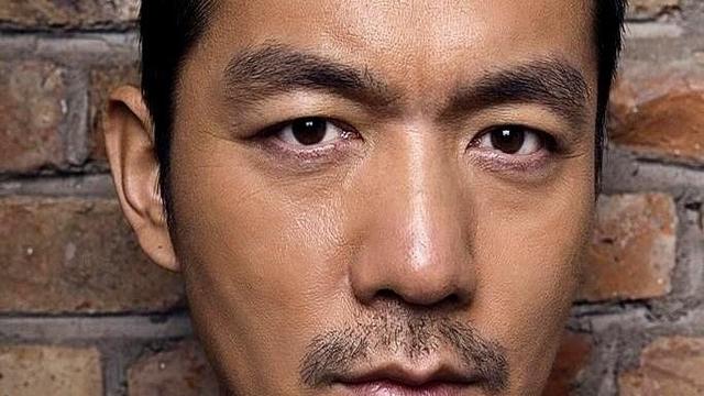 墨染青丝：邢佳栋被北电开除那天，把行李卷