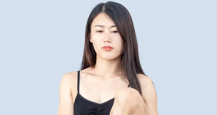 “女神蹲”+“高抬腿”结合练习，不用大汗淋漓提升身体代谢