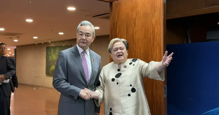当着美菲外长的面，王毅外长的表态，是对两国最好的忠告