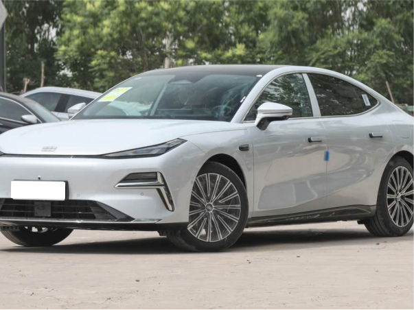 10万左右新能源车，比亚迪和吉利该怎么选？