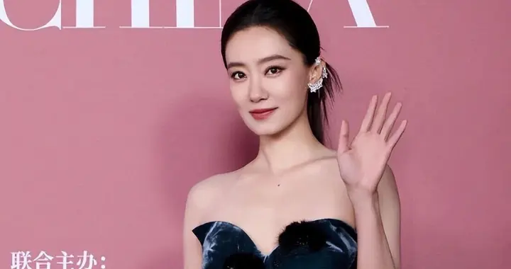 芭莎红毯女星赖着不走，影后救场，晚宴无人搭理