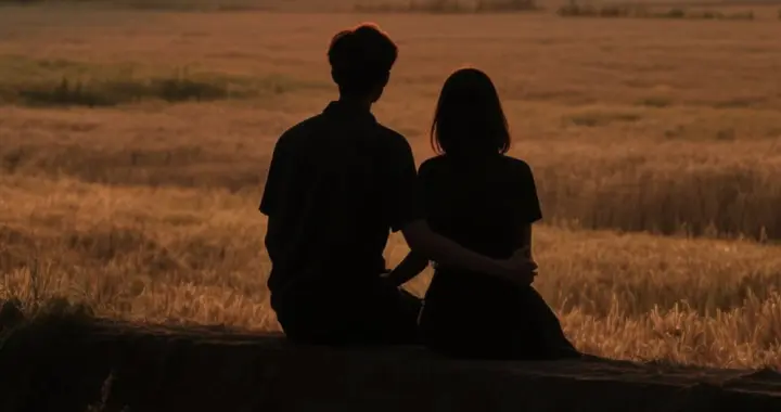 别再劝我们“老来有伴就是福”，你不懂我们半生的委屈