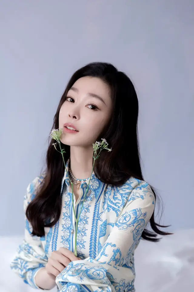 宋轶鲜花的色彩的连衣裙，美得不要不要的