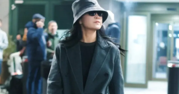 贾玲瘦到认不出，网友：还以为是张小斐！