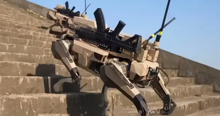 无人装备常态化？机器狼正式入列，室内野外作战，均可直击目标