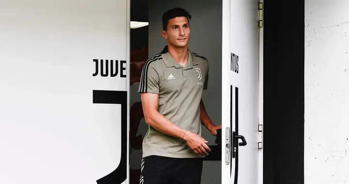 31岁卡尔达拉宣布退役：后悔没留在尤文