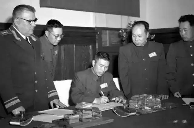 他转业地方，李井泉：有意见可上报！他写了报告，斟酌许久给烧了