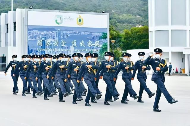 香港目前主要有五大纪律部队，且均已全面转用中式步操，表现出色