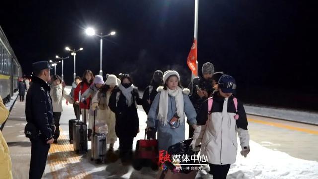 今冬阿勒泰首趟冰雪旅游专列开行