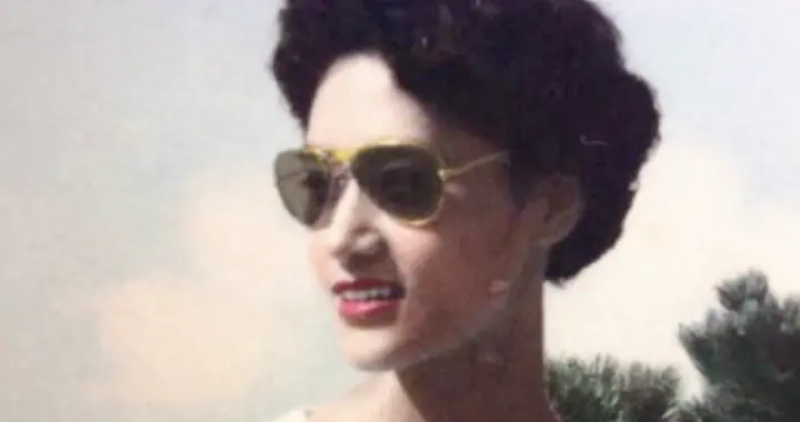 李嘉欣妈妈旧照曝光！年轻时候也是大美女，容貌风采不输明星女儿