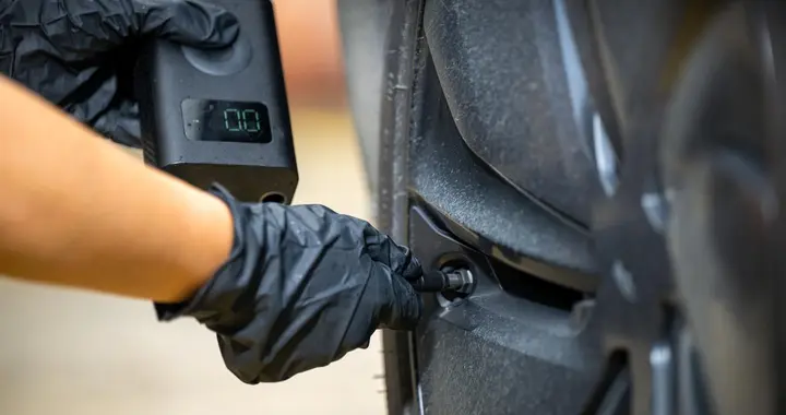 修理工为什么都喜欢给轮胎打2.5个胎压？是“贪方便”吗？