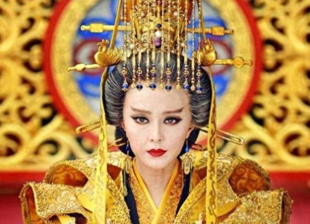 谁能推翻武则天，袁天罡掐指一算：5个猴子，15年后预言成真？