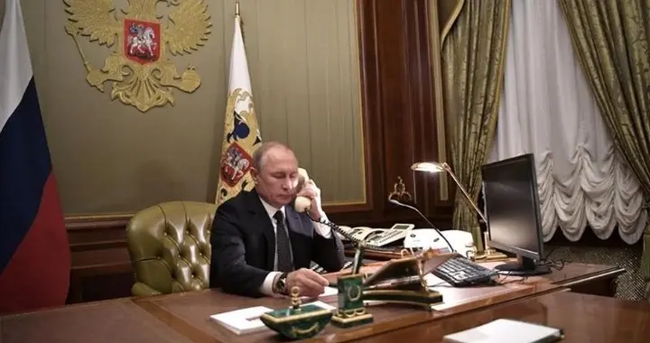 普京官邸凌晨突遭围攻，安然无恙的普京，给全世界演了出苦肉计？