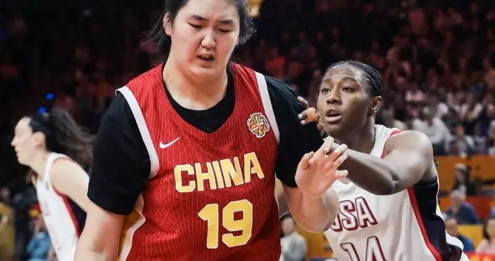 发现了吗？美国队对张子宇无计可施，小张得13分，女篮队员评分。