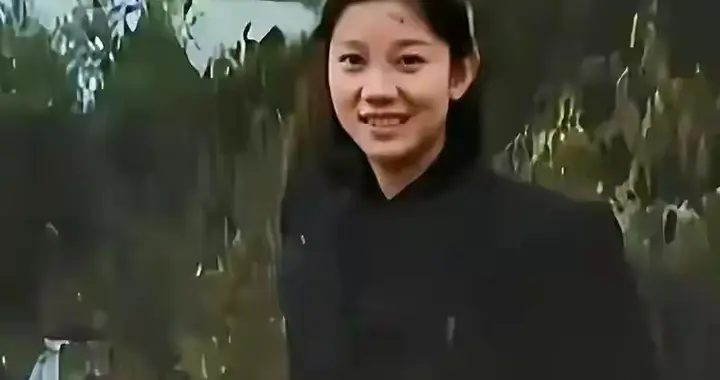 2005年，75岁的刘思齐为毛岸英扫墓时说：你怎么忍心离开我？