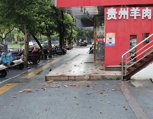 天降横祸:屋顶的砖头砸死人，到底谁应该承担责任？