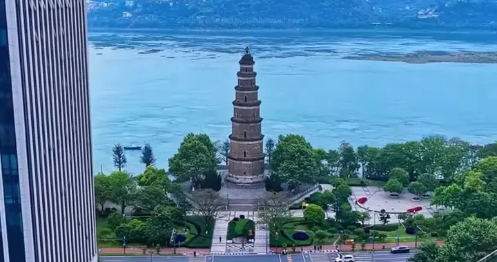 宜昌闹市藏千年古塔，古今同框惊艳众人