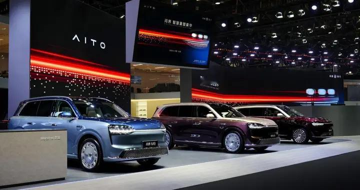 全新问界M9亮相北京车展 八维升级重塑旗舰标准