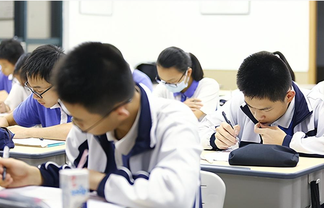 一句 “考不上高中咋了”，让深圳妈妈们彻底陷入了迷茫