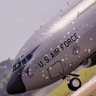 海空二向箔：遭受攻击的RC-135空中加