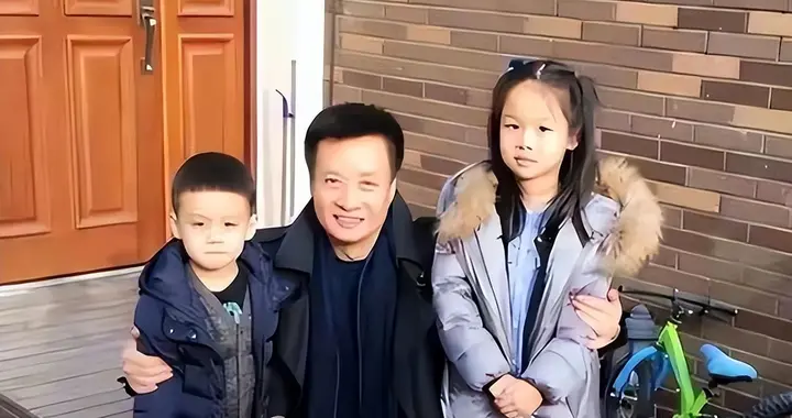 父亲是前外交部部长，妻子是阎维文爱女，他却拒绝父辈光环靠自己