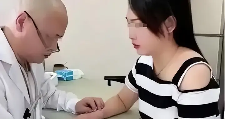 女患者被男医生揉胸后续：医生报警，荒谬一幕出现，果然不简单