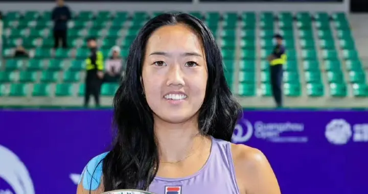 李吉妮是华裔网球美女，也叫李安，她跟刘婧文同龄26岁