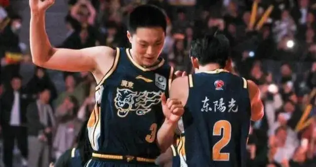 球迷最多的球队 球衣销量榜徐杰 胡明轩包揽前二 广东球衣排第一