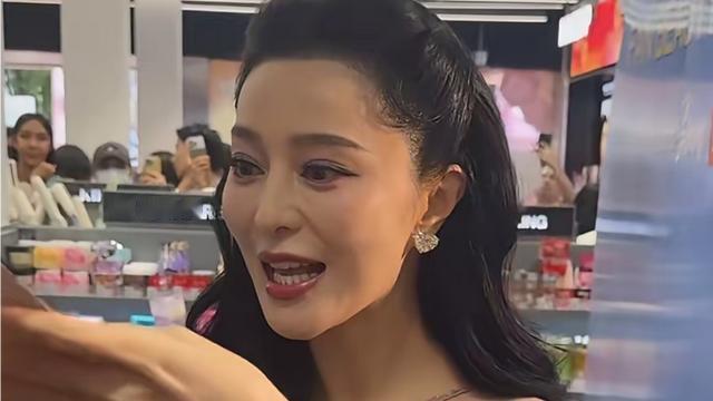 乐天派苹果Y：大家还能出这是谁吗？