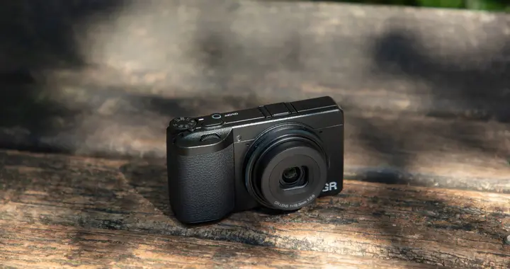 理光 GR IV 为终极街拍相机增添高光扩散和 ND 滤镜功能