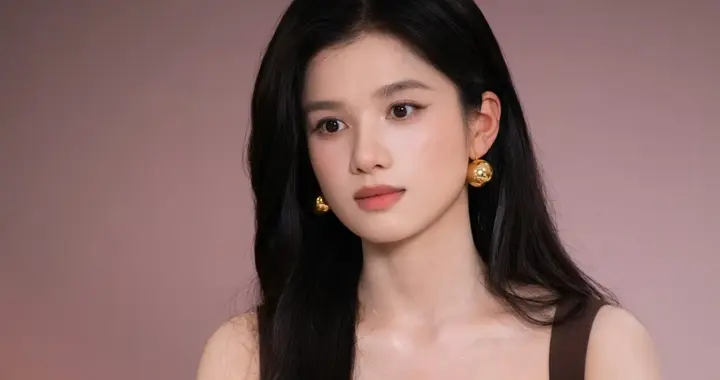 张婧仪御姐感封神！比起甜妹公主，这才是她的气质本色