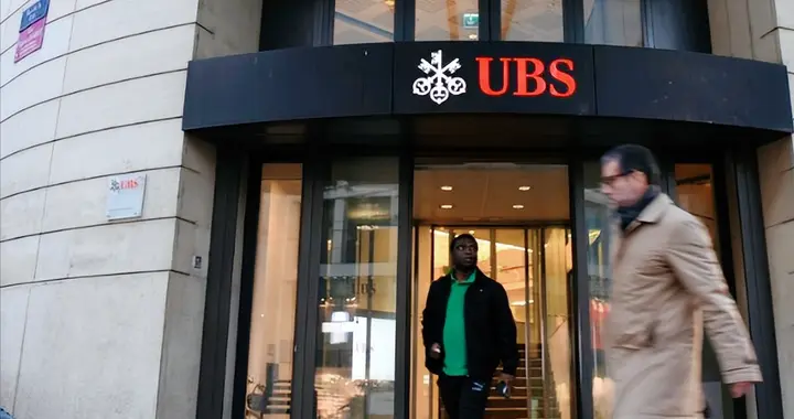 历史玩笑！乌克兰还没倒下，垄断全球富豪资产的瑞士，先顶不住了