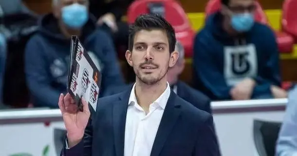 匡琦徳扬遭信任危机，2外援3内援助力，意新帅率北京女排战亚冠