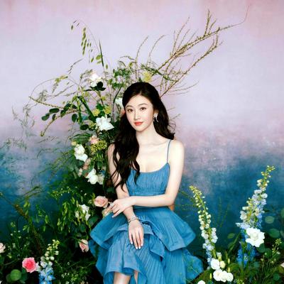 大气的冥想：景甜这组写真，氛围感直接拉满