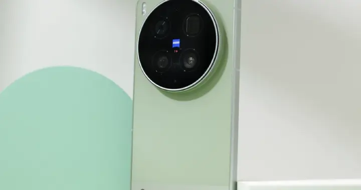 vivo X300 Ultra开始跳水，2K屏+双2亿镜头，影像机皇终于等到了
