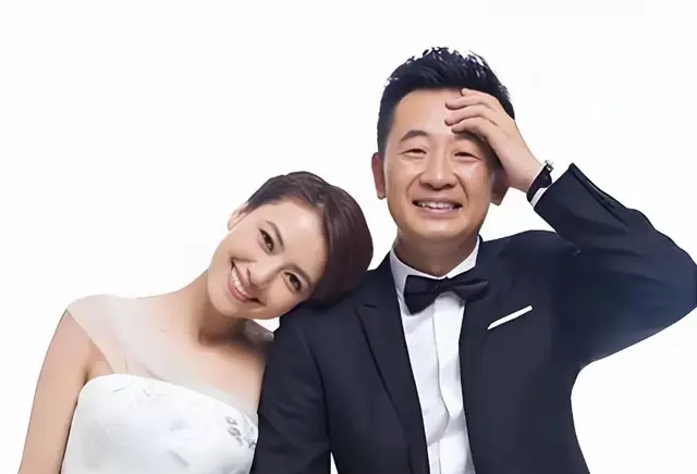 终于苦尽甘来！曲栅栅：嫁给落魄黄海波，任劳任怨“养夫”11年