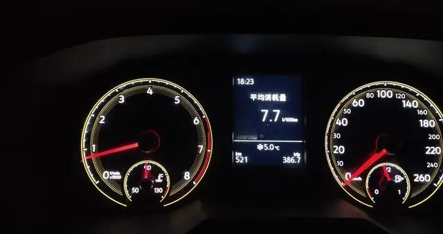 老司机教你几个节油的开车小技巧，效果立竿见影