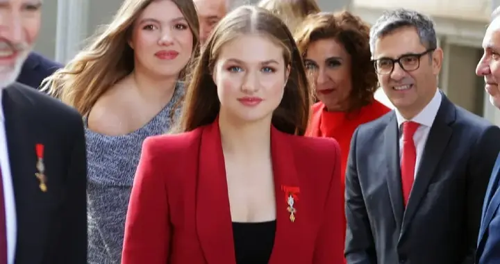 小露事业线！莱昂诺尔公主红装亮相，体型健康饱满，尽显圆润美！