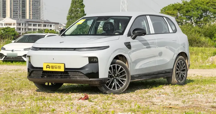 9.48万起，零跑B 10直降5000，大空间+长续航，真香