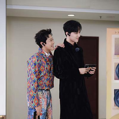 瞳叔捏影儿：蔡国庆太牛了了。 我8岁那年