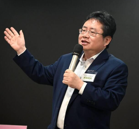 突发！反华分子、遗华日侨出身的矢板明夫在台中发表演讲后被打！  据台湾...