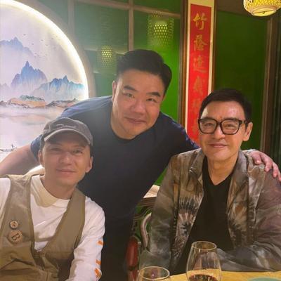 夜樱小录：73岁钟镇涛和朋友在香港餐厅聚