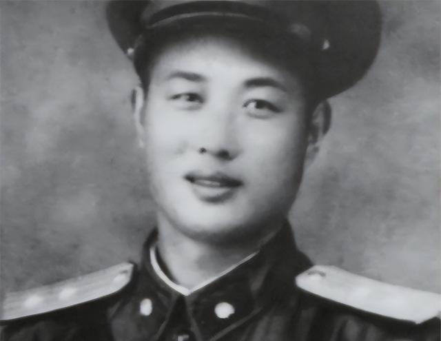 1952年，我军一连长在观影时突然痛哭：她是我失散多年的妻子